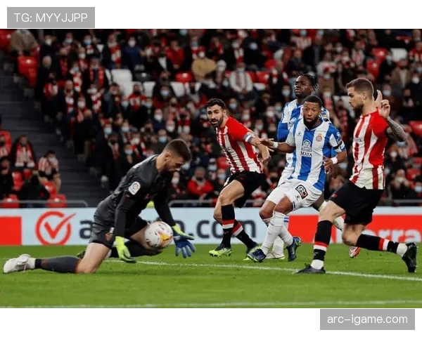 西甲战术革新：传统与现代交融重塑西班牙足球格局