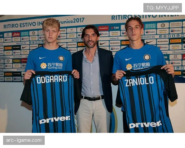 加维荣膺西甲赛季最佳年轻球员，未来之星闪耀绿茵场