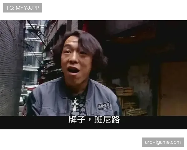 刚在电梯碰到蒋林静，手提名牌袋比我一个月工资还贵，表情却像去菜市场，尴尬笑出声